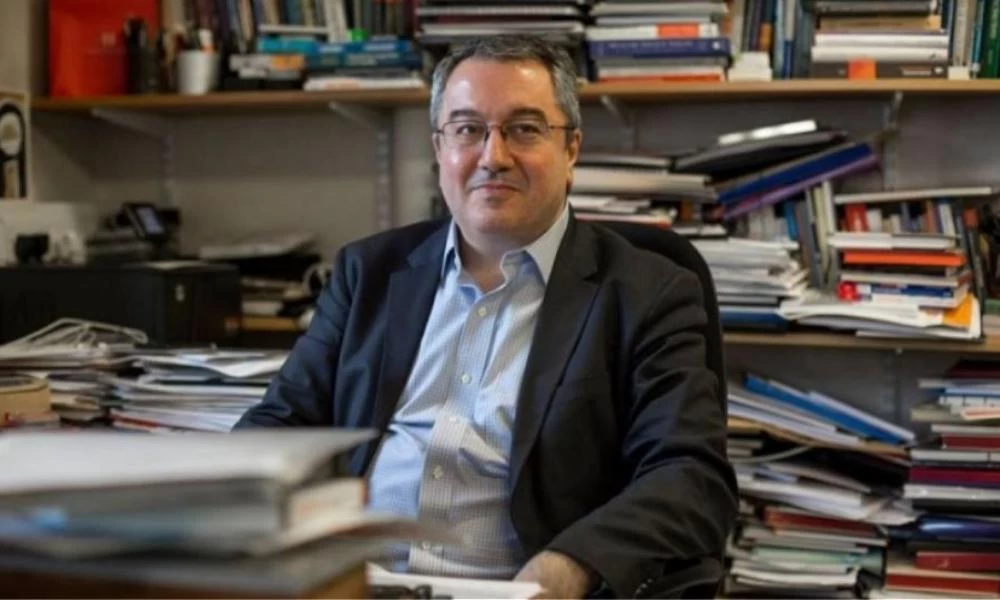 Μόσιαλος: Η διαχείριση της πανδημίας δεν θα γίνει με ηλικιακό απαρτχάιντ